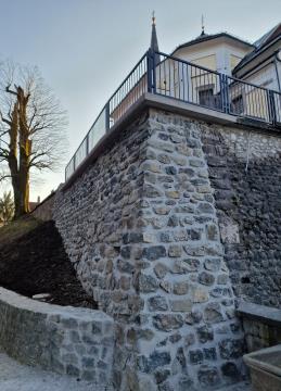 Obnova zidu na pokopališču na Homcu